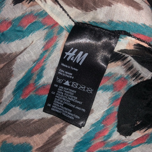 H&M scarf - Picture 2 of 2